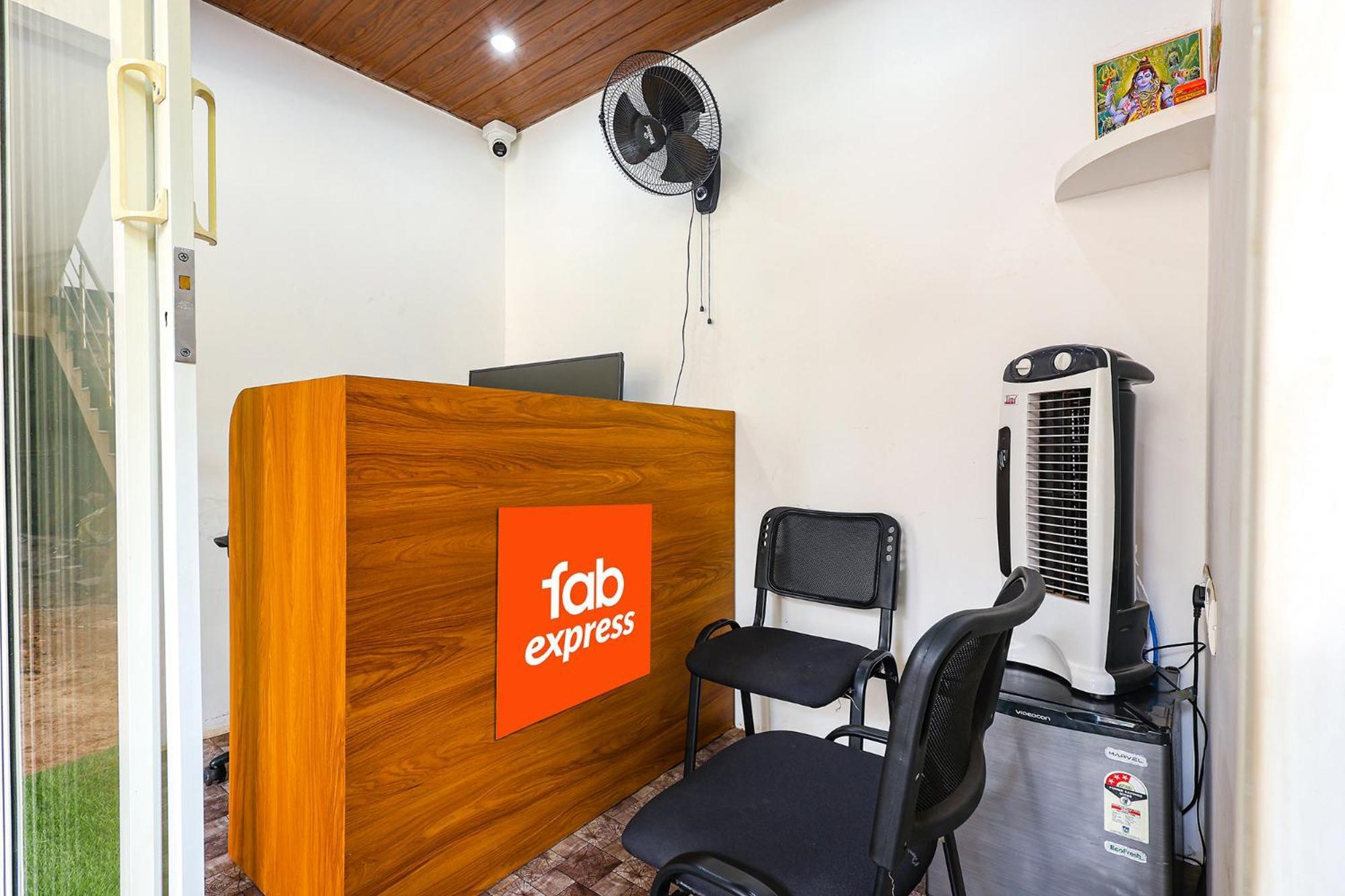 Hotel Fabexpress Pednekar Plaza Baga Exterior foto