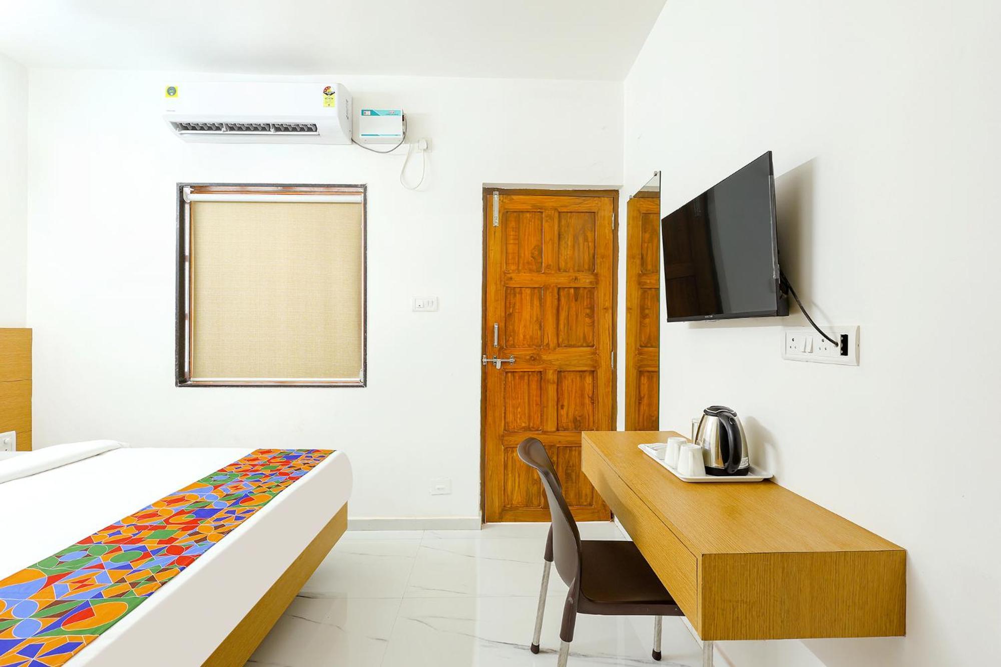 Hotel Fabexpress Pednekar Plaza Baga Exterior foto