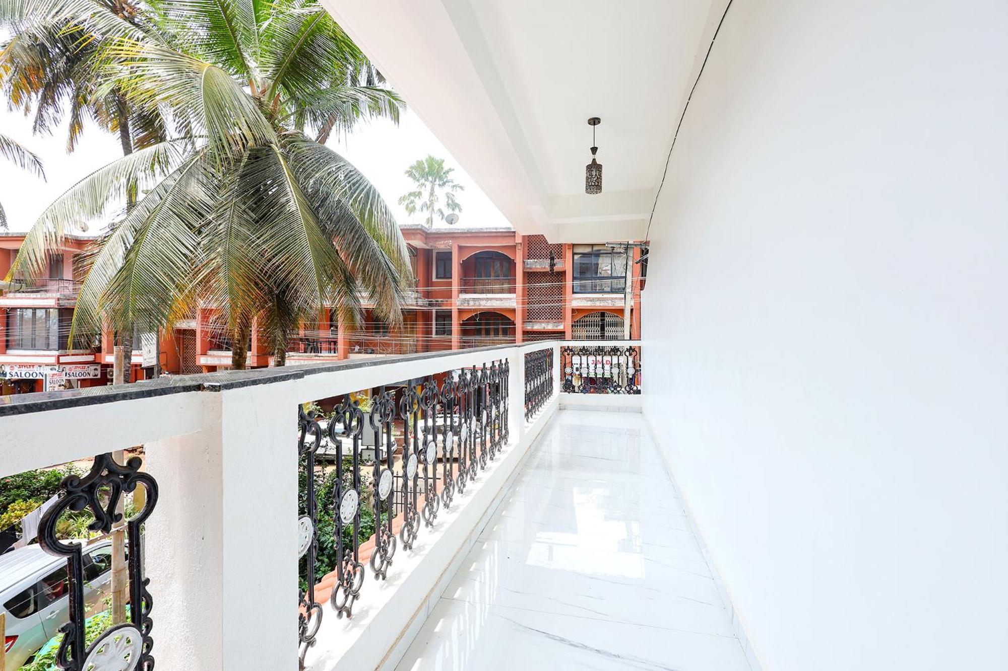 Hotel Fabexpress Pednekar Plaza Baga Exterior foto