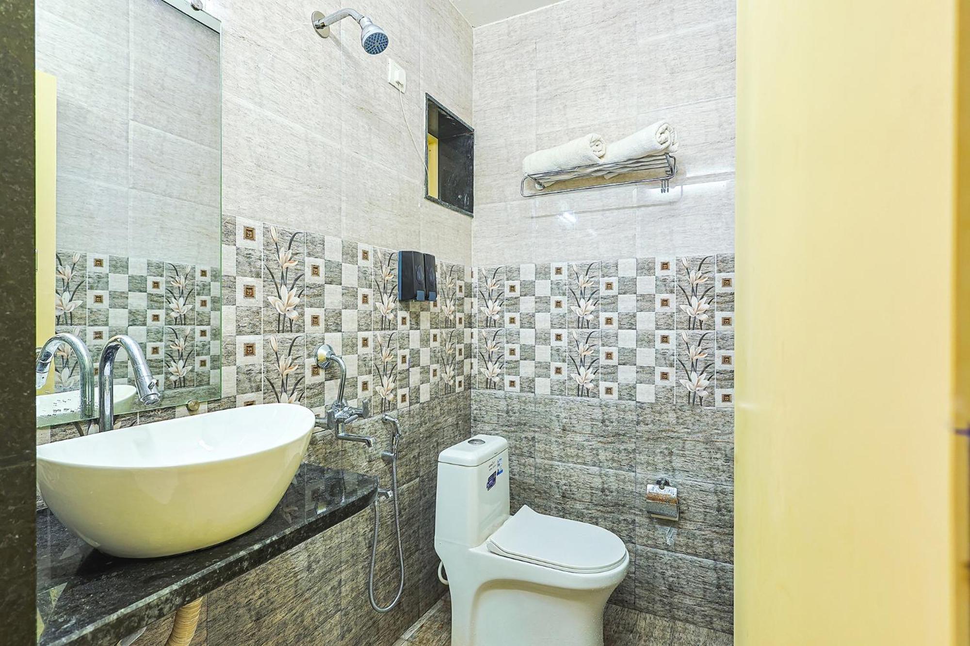 Hotel Fabexpress Pednekar Plaza Baga Exterior foto